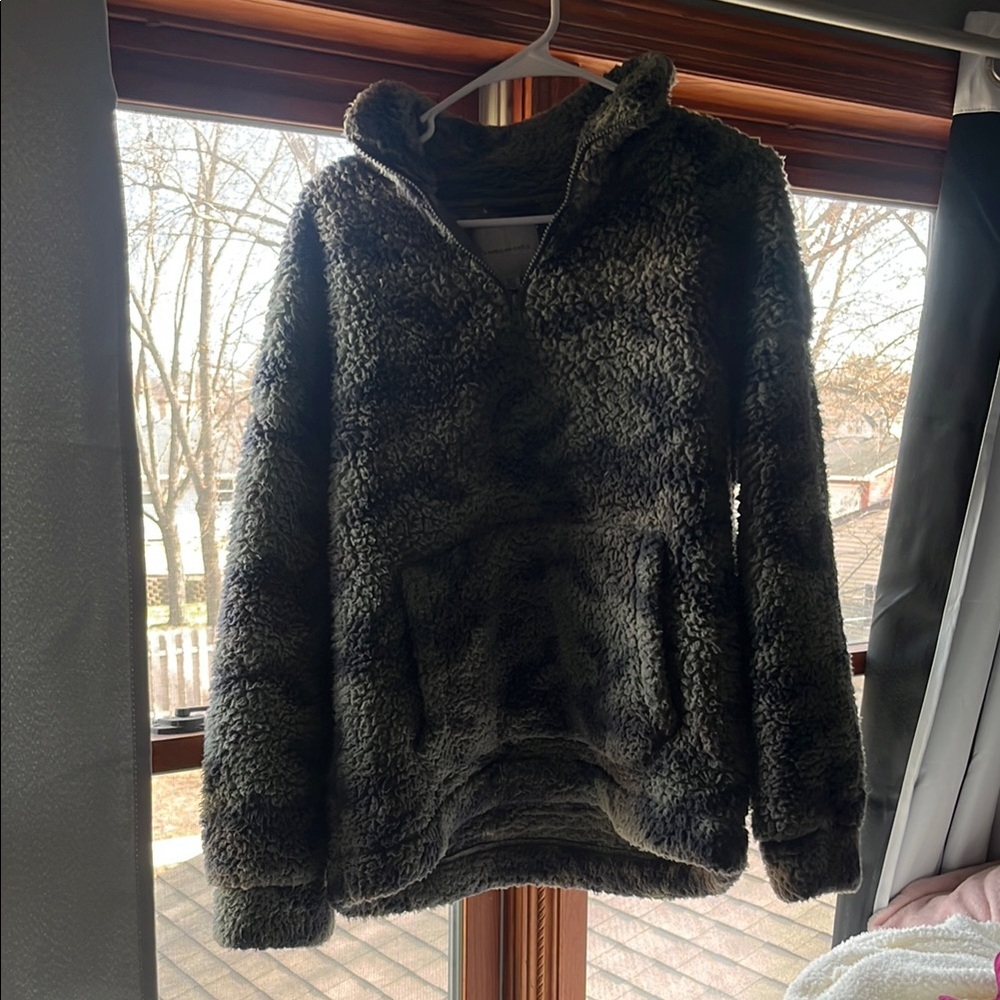 Cozy Fleece Pullover in Black and Gray